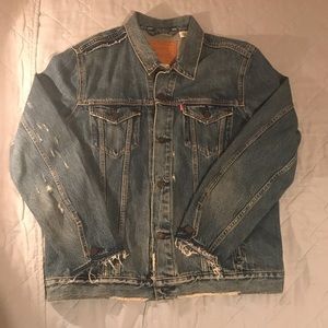 Distressed Levi’s jean jacket NWOT